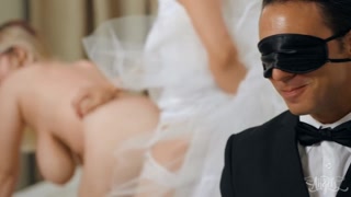 Смотри Big Ass Bride Gets Doggystyle - лучшее порно на YOUPORN.ZONE