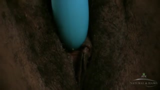 Смотри Big Tits Ebony Misty and Her Hairy Solo Session - лучшее порно на YOUPORN.ZONE