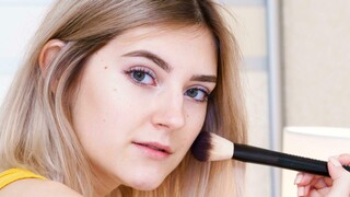 Big tits blonde Eva Elfie plays with herself - бесплатное секс видео YOUPORN.ZONE