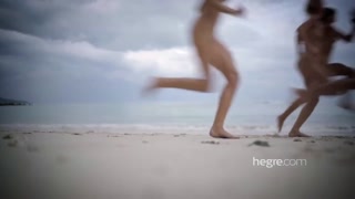 Смотри Melena Maria & Ariel Marika - Beach Babes with Medium and Small Tits - лучшее порно на YOUPORN.ZONE