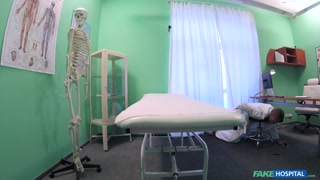 Смотри MILF Masseuse Licks Pussy and Fucks Doctor - лучшее порно на YOUPORN.ZONE
