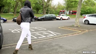 Смотри Hot British Girl Looking for Pay - лучшее порно на YOUPORN.ZONE