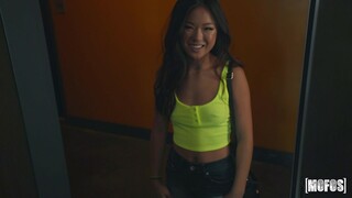 Смотри Petite Asian Chicks Get Fucked - лучшее порно на YOUPORN.ZONE