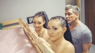 Смотри European Twins Enjoy Doggystyle and Squirt - лучшее порно на YOUPORN.ZONE