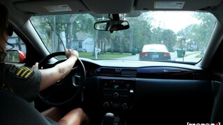 Смотри Athletic Lesbians Get Freaky in the Car - лучшее порно на YOUPORN.ZONE
