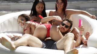 Смотри Spring Break Beach House: Amateur Threesome - лучшее порно на YOUPORN.ZONE