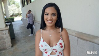 Смотри Latina Big Tits Alina Belle Gives Handjob & Blowjob - лучшее порно на YOUPORN.ZONE