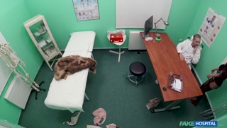 Смотри Ass Fingering and Pussy Licking in the Office - лучшее порно на YOUPORN.ZONE