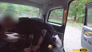 Смотри Socks and Sex in the Taxi - лучшее порно на YOUPORN.ZONE