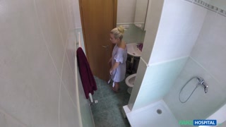 Смотри Wet Pussy Fucking in Medical Office with Doctor - лучшее порно на YOUPORN.ZONE