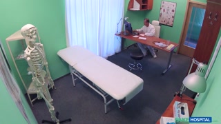 Смотри Pussy Licking Doctor Gets Cum On - лучшее порно на YOUPORN.ZONE