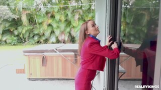 Mature Brunette Gagging on Dick Before Doggystyle - бесплатное секс видео YOUPORN.ZONE