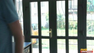 Смотри Wet and wild teen gets paramedic's help - лучшее порно на YOUPORN.ZONE