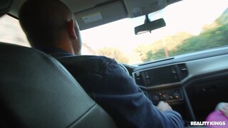 Смотри Amateur Fucking in the Car - лучшее порно на YOUPORN.ZONE