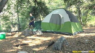 Смотри Wild Adventure with Shaved Pussy - лучшее порно на YOUPORN.ZONE