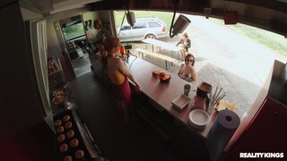 Смотри Big Tits Bitch Gets Fucked - лучшее порно на YOUPORN.ZONE