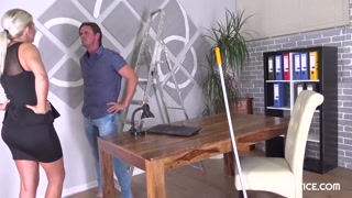 Смотри Office Fuck - Blonde Karol Lilien Gets Cumshot from Director - лучшее порно на YOUPORN.ZONE