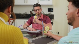 Смотри Cherie DeVille's Cum Obsession: MILF Takes Apollo Banks' Big Load in Bathroom - лучшее порно на YOUPORN.ZONE