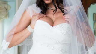Смотри Tattooed Brunette Seduces at Wedding - лучшее порно на YOUPORN.ZONE
