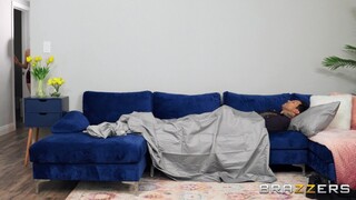 Смотри Petite Sia Gets Down - лучшее порно на YOUPORN.ZONE