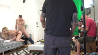 Смотри Double Penetration with Tattooed Blonde - BTS Clip - лучшее порно на YOUPORN.ZONE