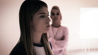 Blonde Stepmom Kristen Scott Gets Rough with Stepdaughter in Threesome - бесплатное секс видео YOUPORN.ZONE