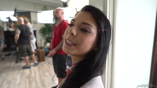 Смотри Natural Tits & Wet Lips: Gina Valentina BTS BJ - лучшее порно на YOUPORN.ZONE
