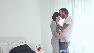 Смотри Sweet Talk Before Wild Sex with Experienced MILF - лучшее порно на YOUPORN.ZONE