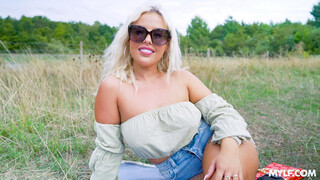 Смотри Little Louise the MILF Takes a Big Cock from Marcus London - лучшее порно на YOUPORN.ZONE