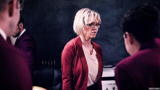 Смотри Naughty Teacher Gets Gangbanged - Dee Williams Blowjob & Facial - лучшее порно на YOUPORN.ZONE