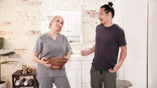 Смотри Uncle's Treat: Big Tits MILF Ryan Keely Gets Fucked Hard - лучшее порно на YOUPORN.ZONE