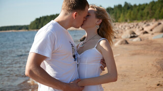 Смотри Puffy Nippled Babe Mariana Takes it Outside - лучшее порно на YOUPORN.ZONE