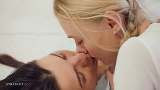 Смотри Hot Blonde And Brunette Eat Pussy Like Pros - лучшее порно на YOUPORN.ZONE