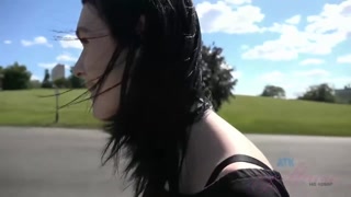 Смотри Emo amateur Ivy Aura flashes her smooth pussy in public - лучшее порно на YOUPORN.ZONE