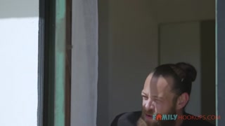 Смотри Penelope Woods - Teen Slut Fucks Stepdad in Wild Sex - лучшее порно на YOUPORN.ZONE