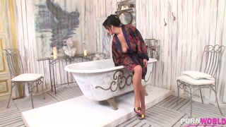 Смотри Jasmine Black’s Bubble Bath Ends with Hardcore POV Anal - лучшее порно на YOUPORN.ZONE