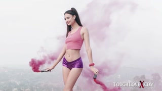 Смотри Eliza Ibarra Smoking Then Taking a Big Load on Her Face - лучшее порно на YOUPORN.ZONE