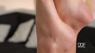 Смотри Patty Michova - Solo Big Tits and Foot Fetish on Couch - лучшее порно на YOUPORN.ZONE