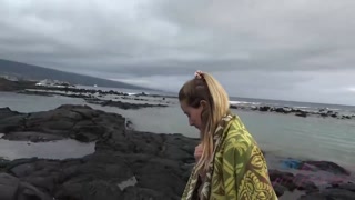 Смотри Haley Reed - Hot Amateur Fingering on Sandy Beach - лучшее порно на YOUPORN.ZONE