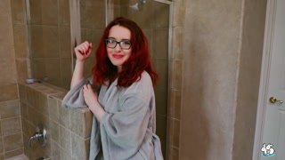 Смотри Glasses-Wearing Redhead Deepthroats and Gets Facial - лучшее порно на YOUPORN.ZONE