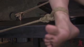 Смотри Brutal Sex: Eddie Jaye Pummels Penelope Reed with His Cock - лучшее порно на YOUPORN.ZONE