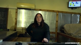 Смотри Lily the Waitress Gets Big Cock & Cumshot - лучшее порно на YOUPORN.ZONE