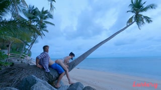 Смотри Long Hair Nicole Gets Hair Pulled in Sunrise Beach Quickie - лучшее порно на YOUPORN.ZONE