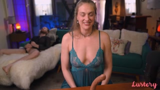 Смотри Melissa's Trimmed Pussy and Sex Toy Play for Jason - лучшее порно на YOUPORN.ZONE