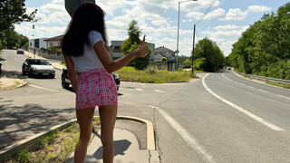 Смотри Nick Ross and Charlie Dean find stranded Mini Mitzi and give her a ride - лучшее порно на YOUPORN.ZONE