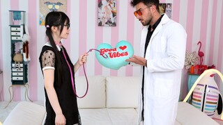 Смотри Doctor Rocco's Exam: Marin Niko in Uniform with Knee Socks and Glasses - лучшее порно на YOUPORN.ZONE