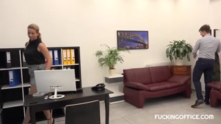 Смотри MILF Nikky Dream and her assistant go wild in casting - лучшее порно на YOUPORN.ZONE