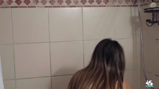 Смотри Brunette Lexi Aaane loves dick in shower – pussy licking & hardcore - лучшее порно на YOUPORN.ZONE