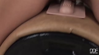 Смотри Medium Tits Blonde Kristi Lust & Her Toys - лучшее порно на YOUPORN.ZONE