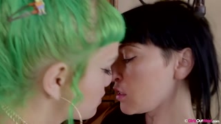 Смотри Hairy Amateur Lesbians Emerald & Natalie in Fashion Fun Pt1 - лучшее порно на YOUPORN.ZONE